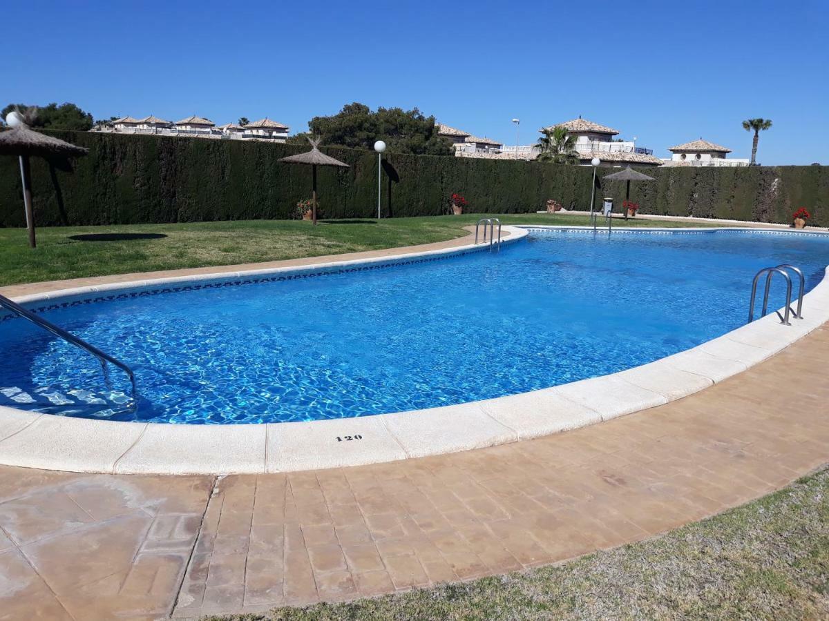 Fabulous Detached Large Villa 5 Bedrooms 3 Bathrooms Backing Onto Villamartin Golf Course Zewnętrze zdjęcie
